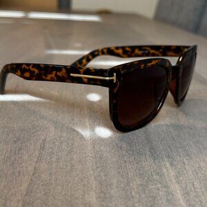 Unisex sunglasses brown tortoise shell designer